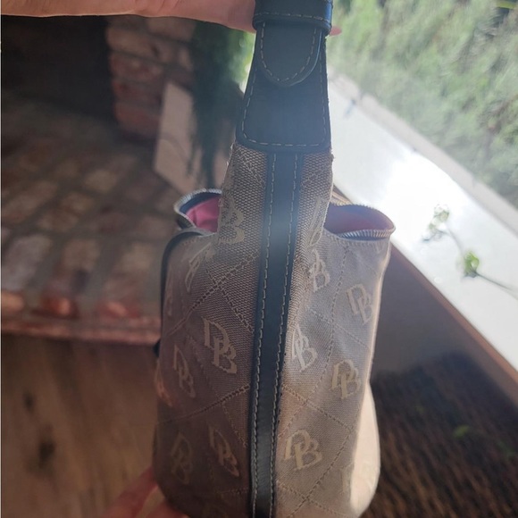 Vintage Dooney & Burke hand bag. Great condition! - Picture 5 of 6